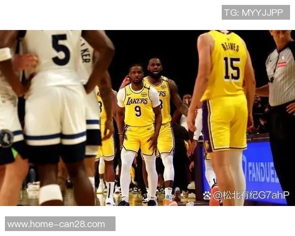 雄鹿与猛龙激战正酣NBA季后赛精彩对决引发球迷热议